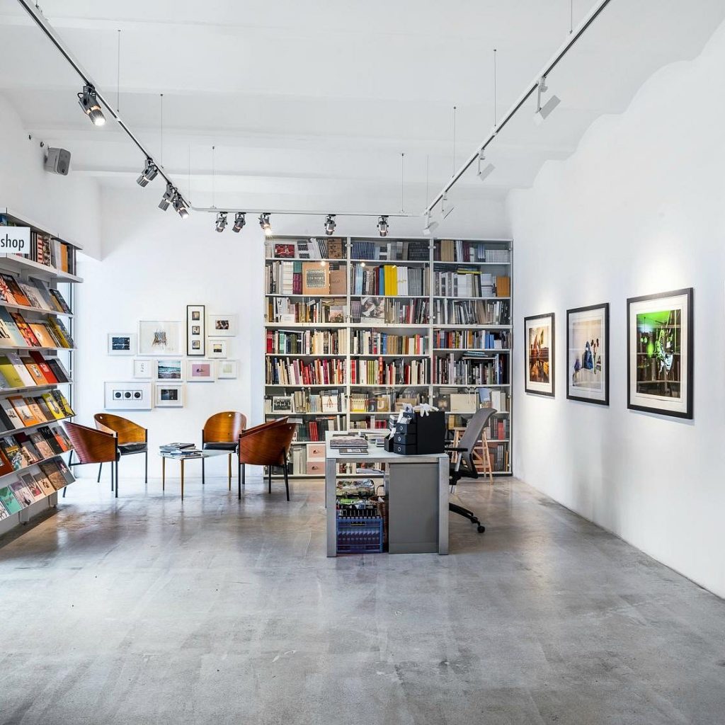003_AnzenbergerGallery Bookshop